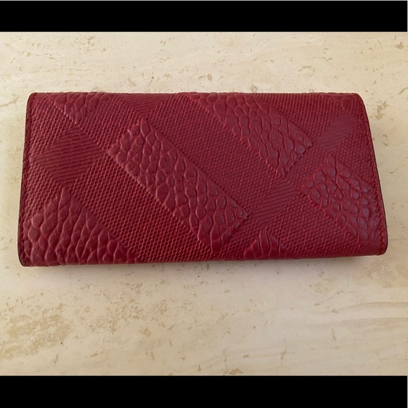 💎 BURBERRY Embossed Check Grain Porter Wallet 👄 - Picture 2 of 5